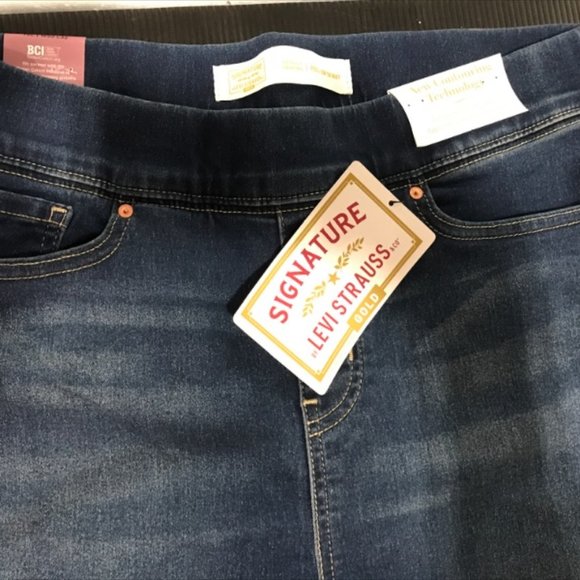 Signature by Levi Strauss & Co. Women's Totally Shaping Pull On Skinny Jeans - Picture 3 of 4